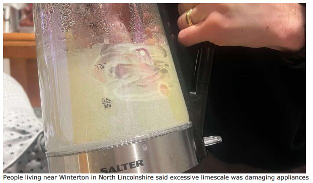 A hand holding a liquid container

AI-generated content may be incorrect.